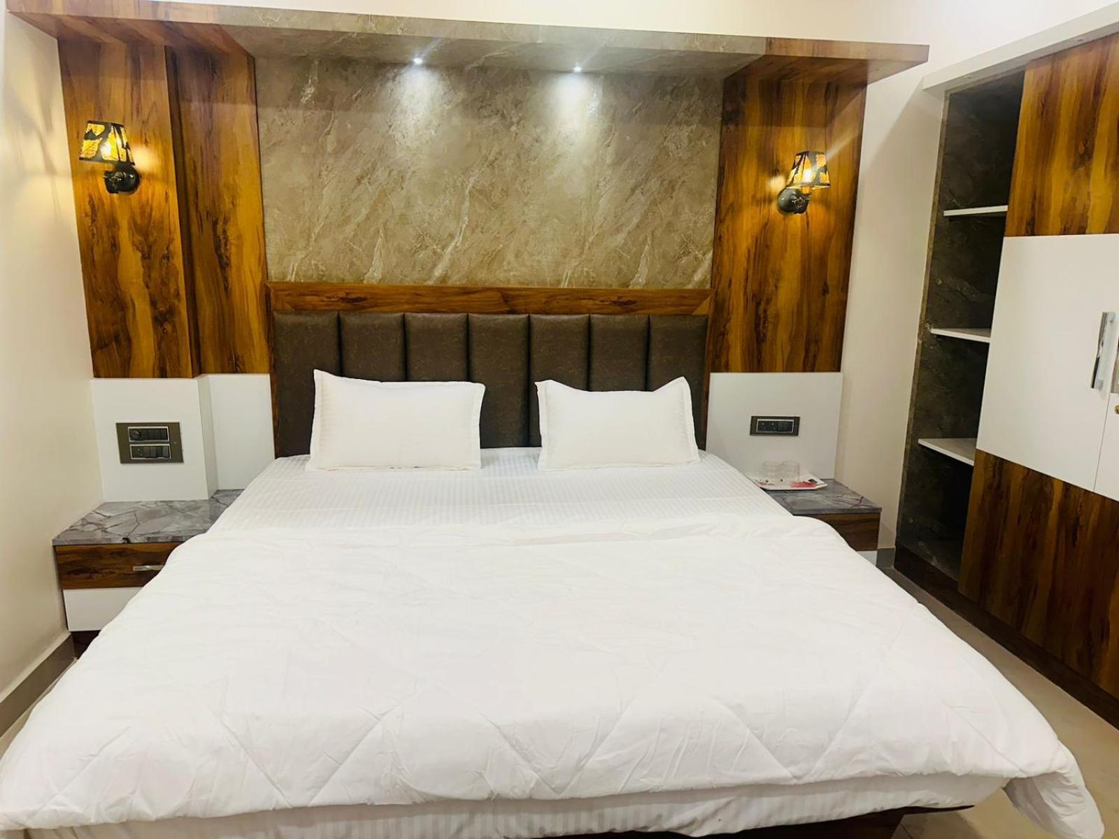 Yatri Nivas Sagara Hotel Exterior photo